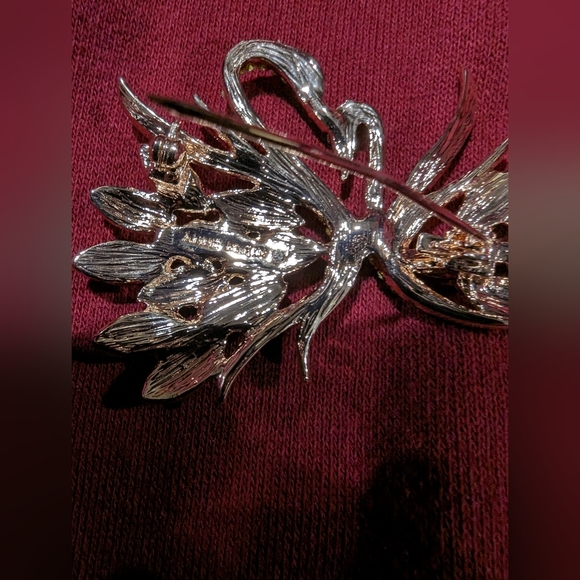 COPY - Anne Klein rose gold tone and crystal swan broach. 2.5 inches long . EUC - Picture 3 of 9